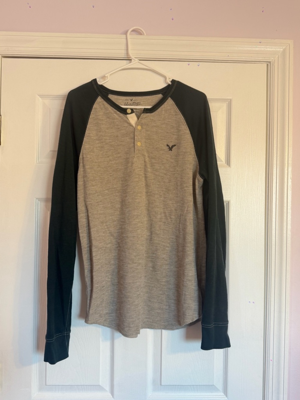 American Eagle Outfitters Gray Body Black Raglan Henley